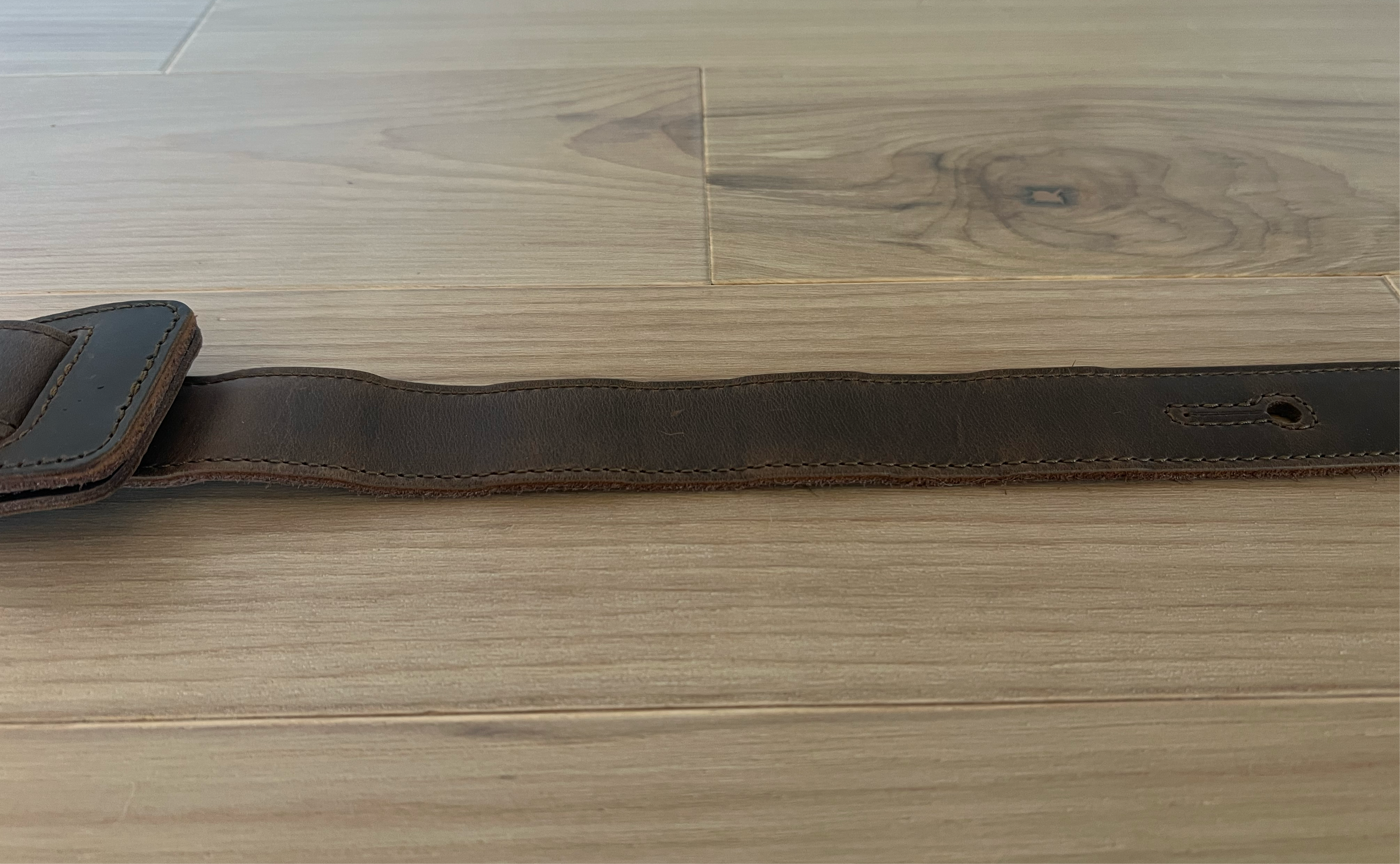 B-STOCK - Straight Up - Whiskey Brown 2" Leather Guitar Strap (1)