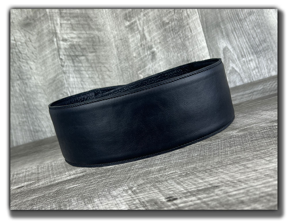 The Reticent - Phantom Black Veg Tan Leather Guitar Strap